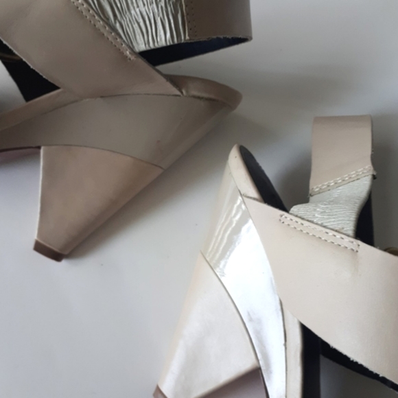 Leather Triangular Heel Sandals with Buckles - Picture 7 of 9